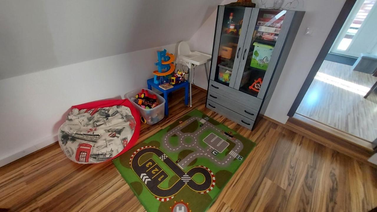 Apartman Tajov Pre 5-6 Osob, Privatne Parkovanie A Terasa Dış mekan fotoğraf