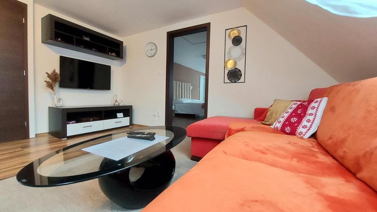 Apartman Tajov Pre 5-6 Osob, Privatne Parkovanie A Terasa Dış mekan fotoğraf